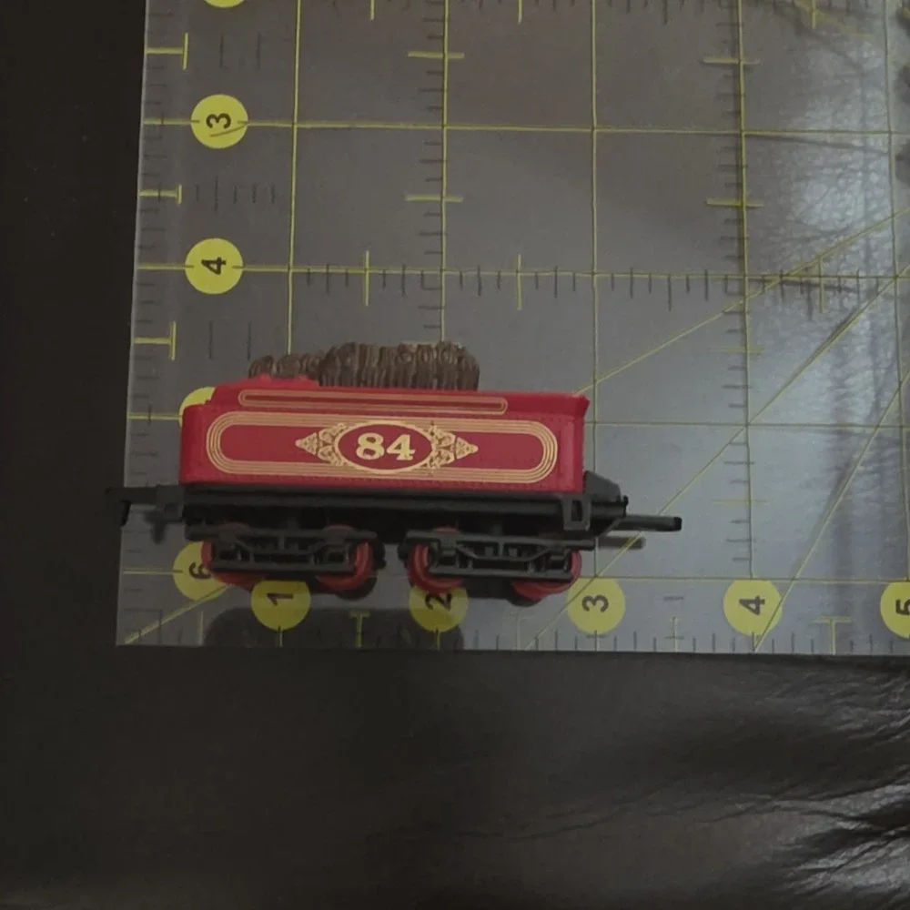 HO Gauge Steam Locomotive 4-4-0 No. 84 Red Black Gold Brown Plastic Model